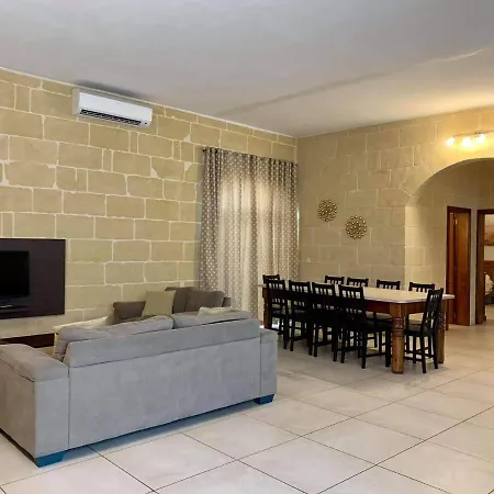 Hofra Holiday home