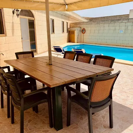 Hofra Holiday home *
